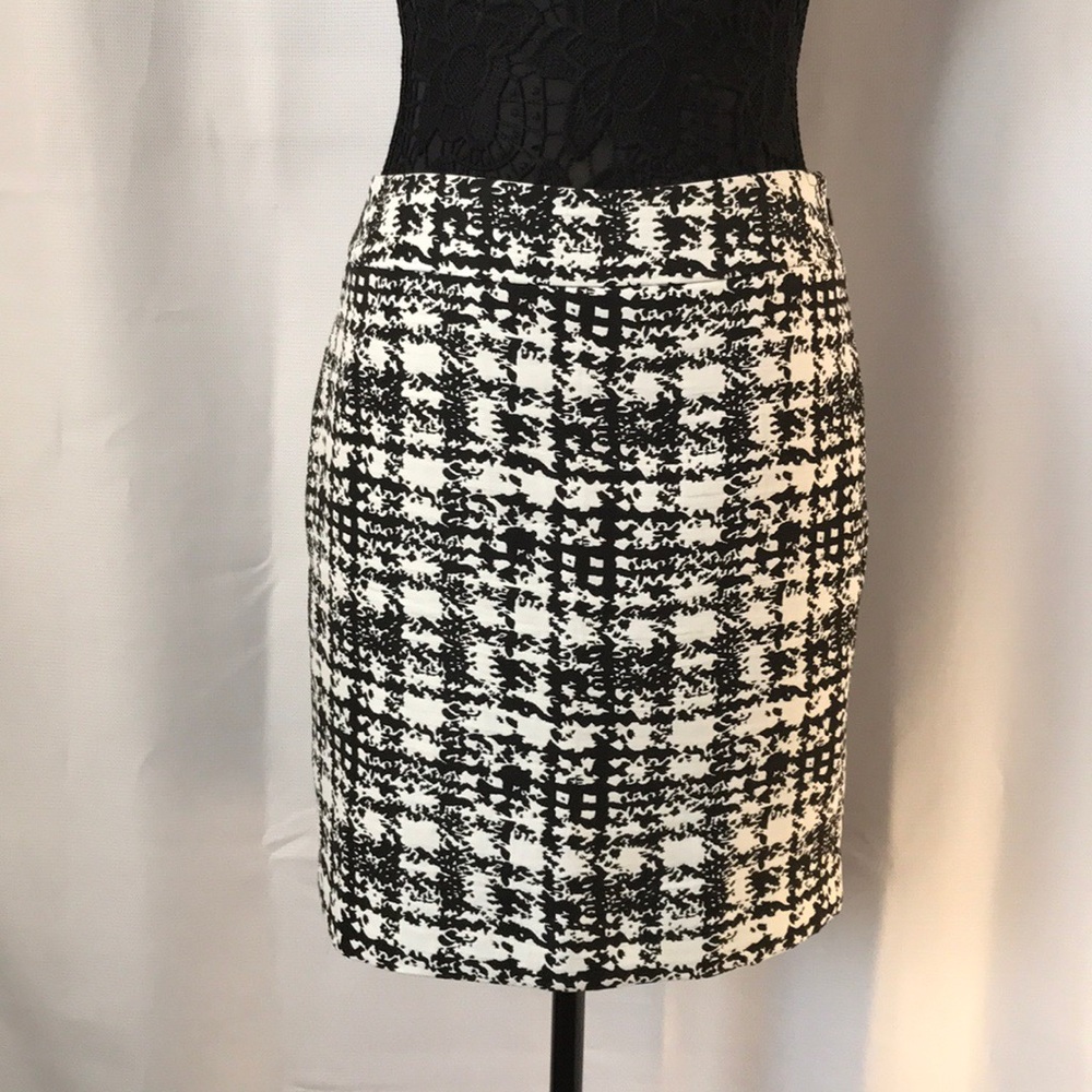 Ann Taylor Black and White Patterned Skirt